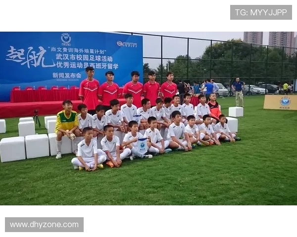 围绕十岁组足球青训回顾全面呈现成长历程精彩瞬间与发展启示